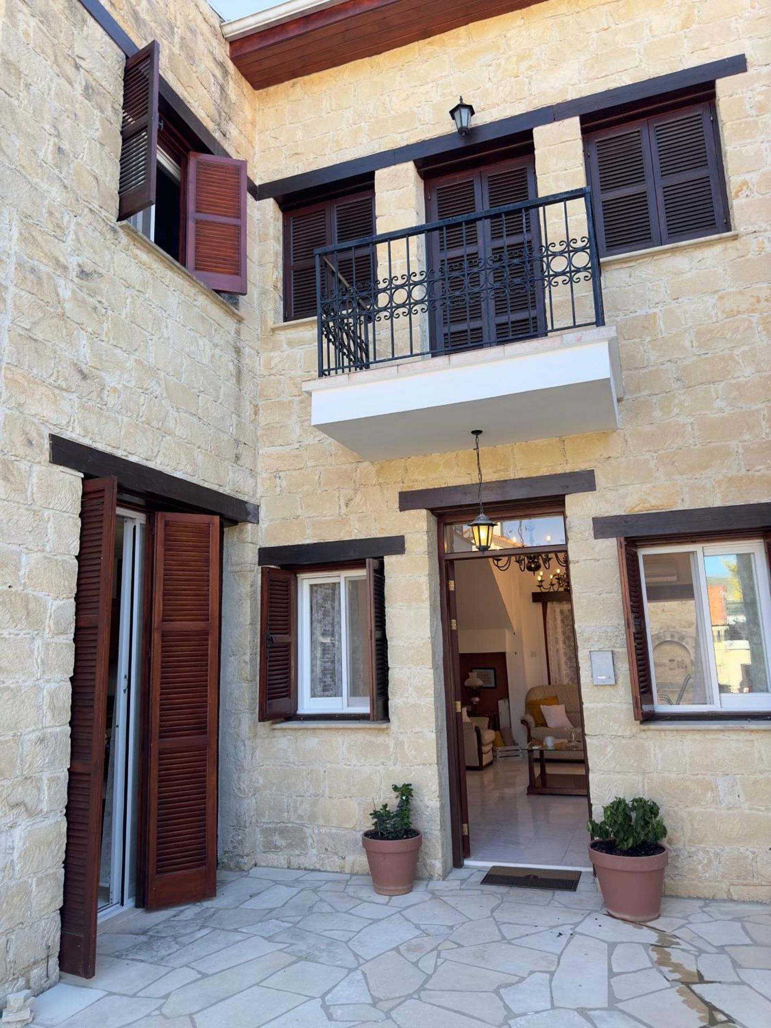 Dean's Mansion * Omodos
